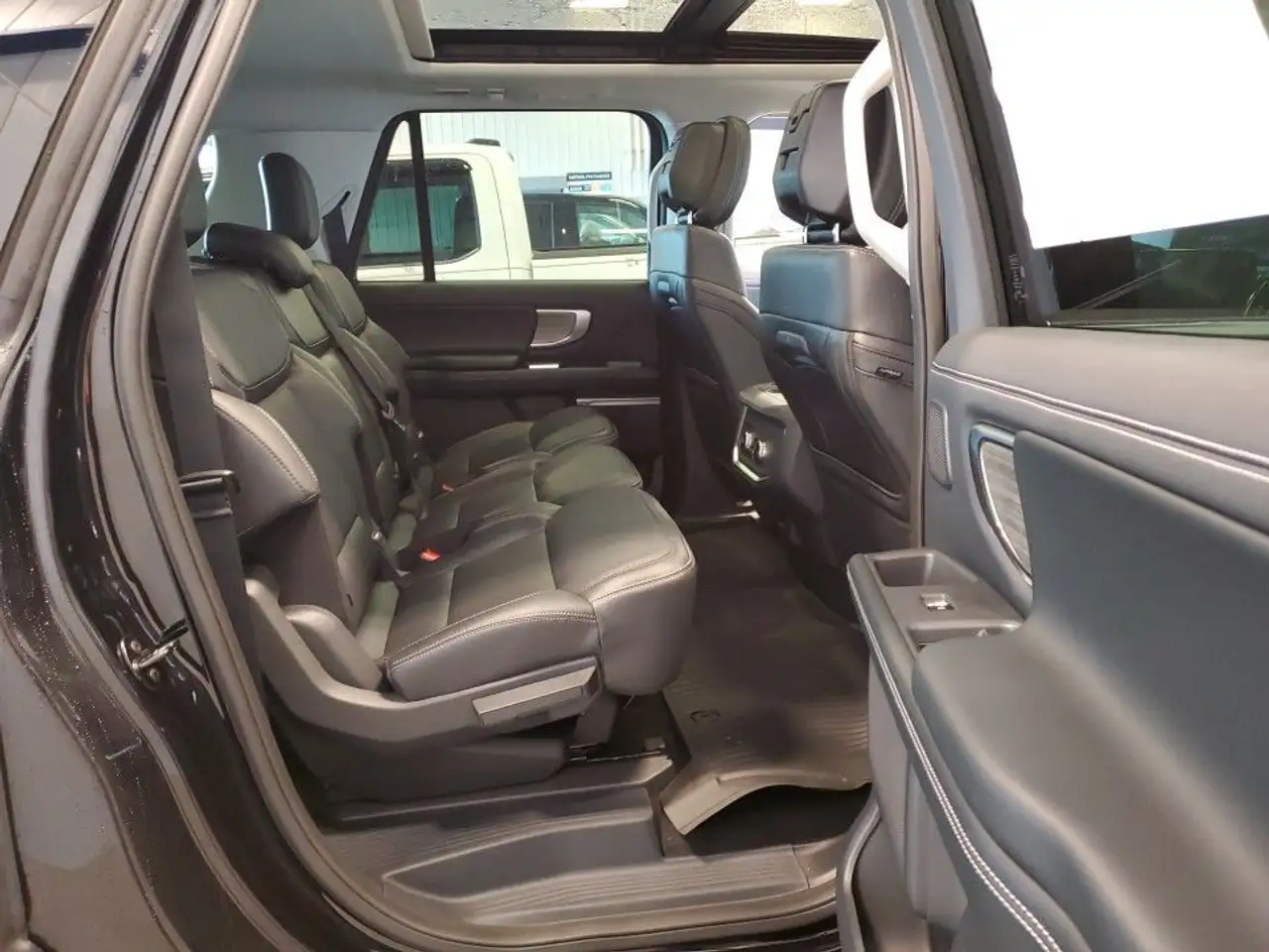 Ford Expedition снимка Ford Expedition