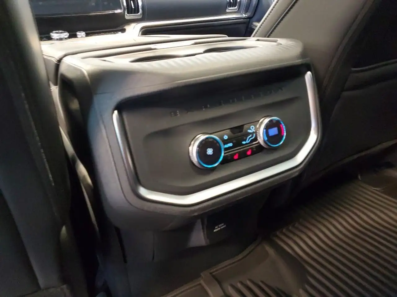 Ford Expedition снимка Ford Expedition