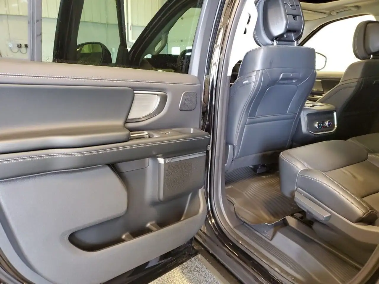 Ford Expedition снимка Ford Expedition