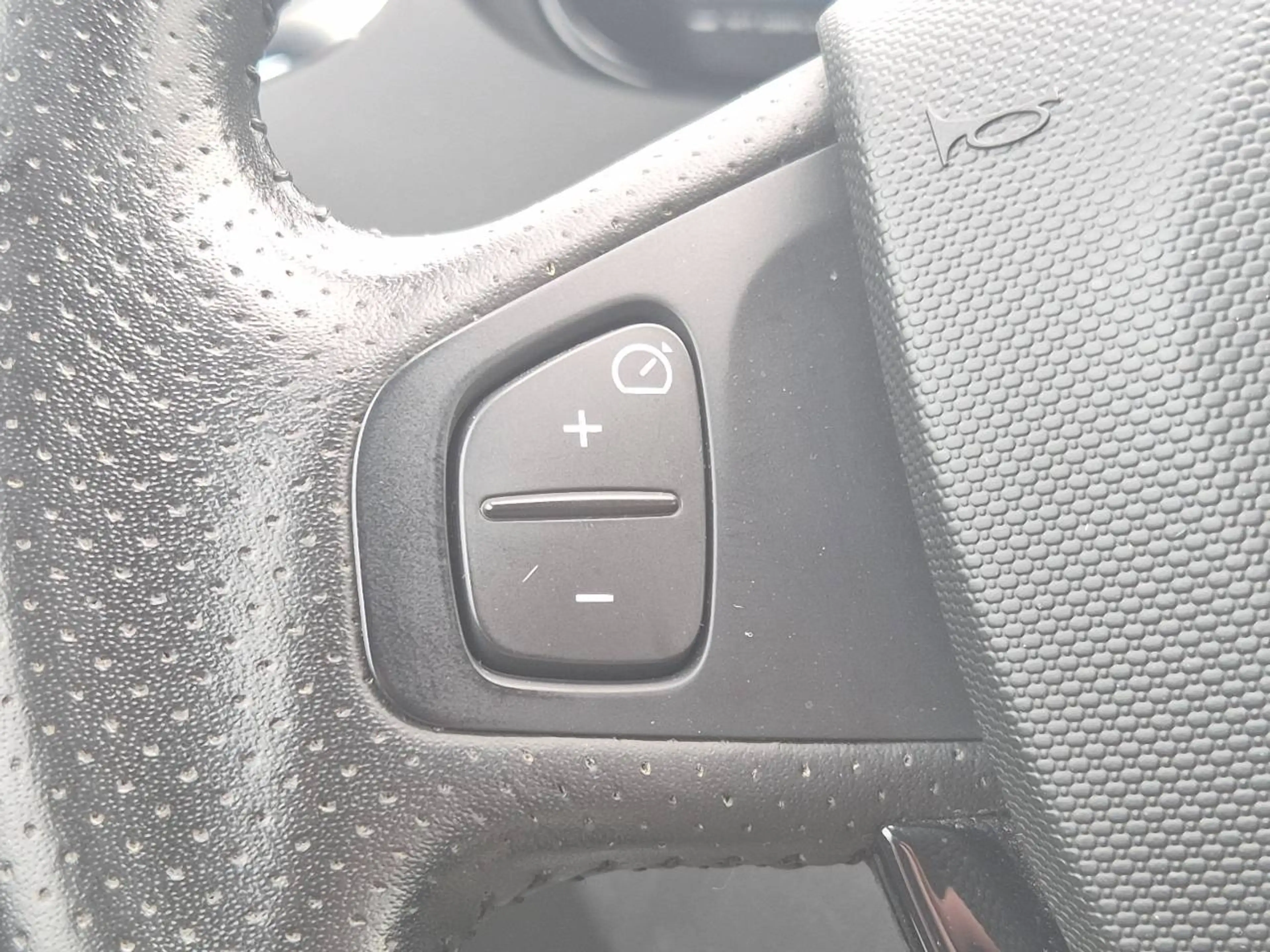 Renault ZOE Zoe 52 kWh R110 Life ZE50 B-rent — photo 11