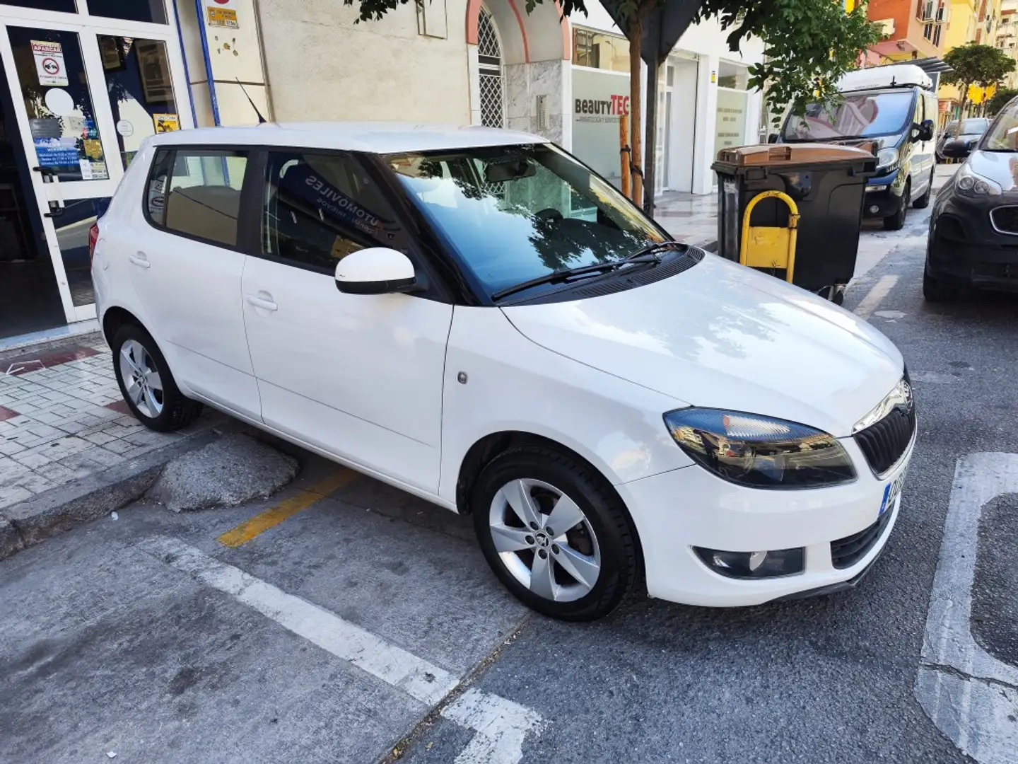 Skoda Fabia 1.2 Urban 69 Blanc - 1