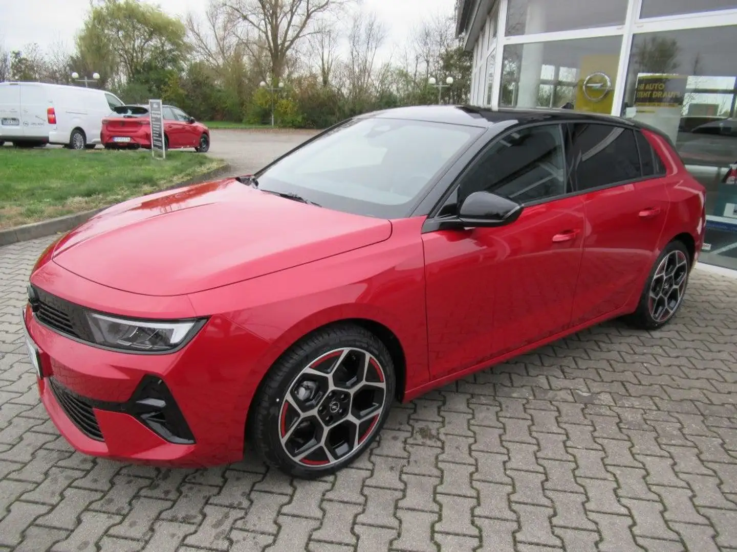 Opel Astra 1.2 Turbo GS Rouge - 2