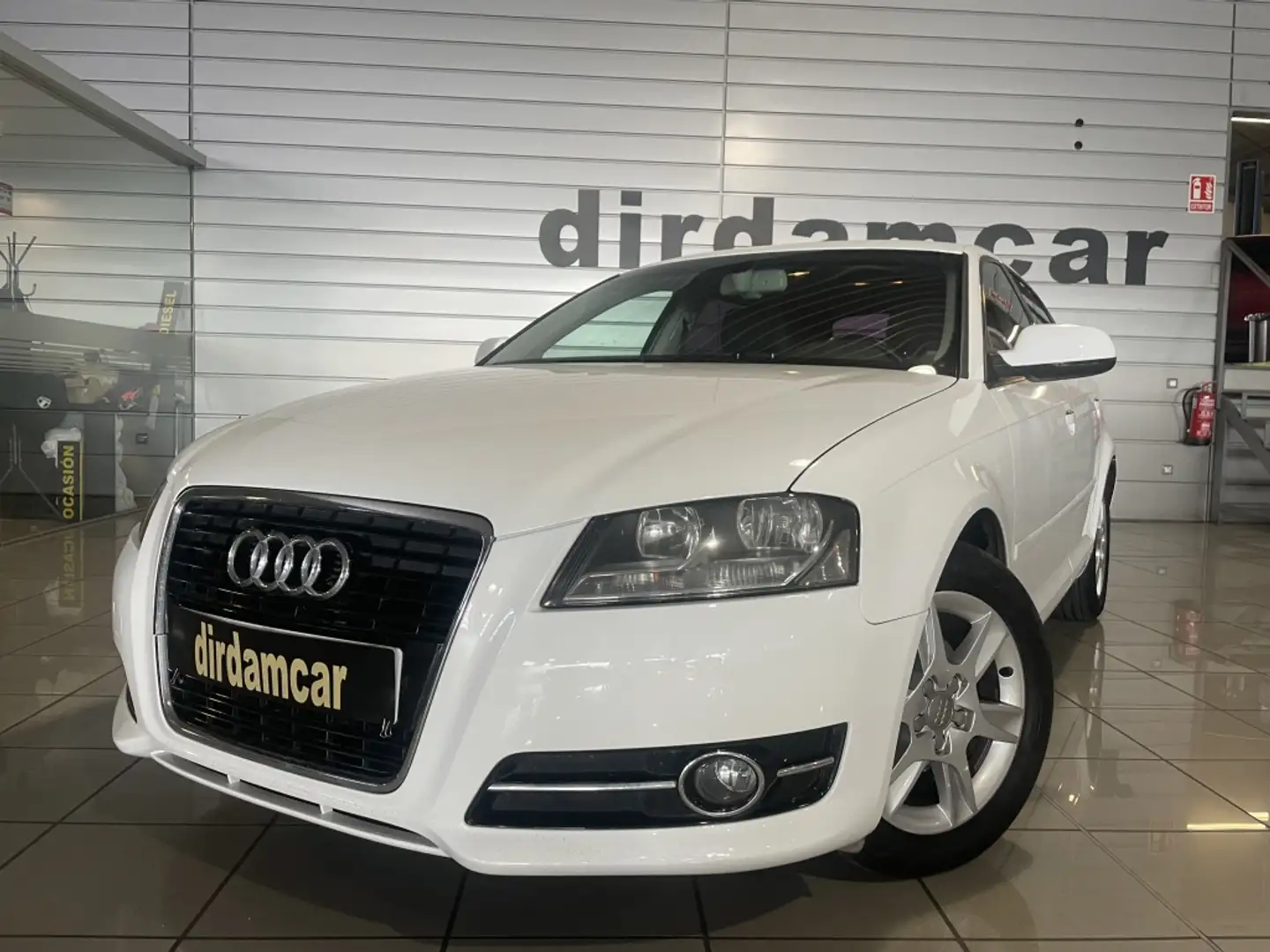 Audi A3 Sportback 1.6TDI Ambiente Blanc - 1