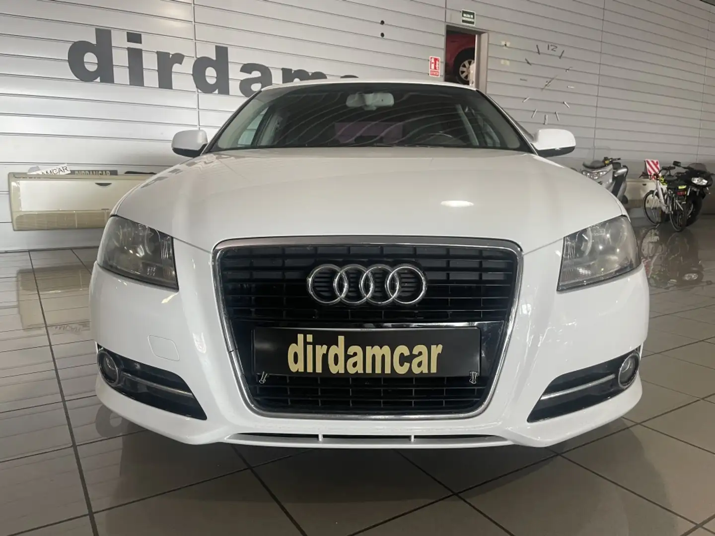 Audi A3 Sportback 1.6TDI Ambiente Blanc - 2