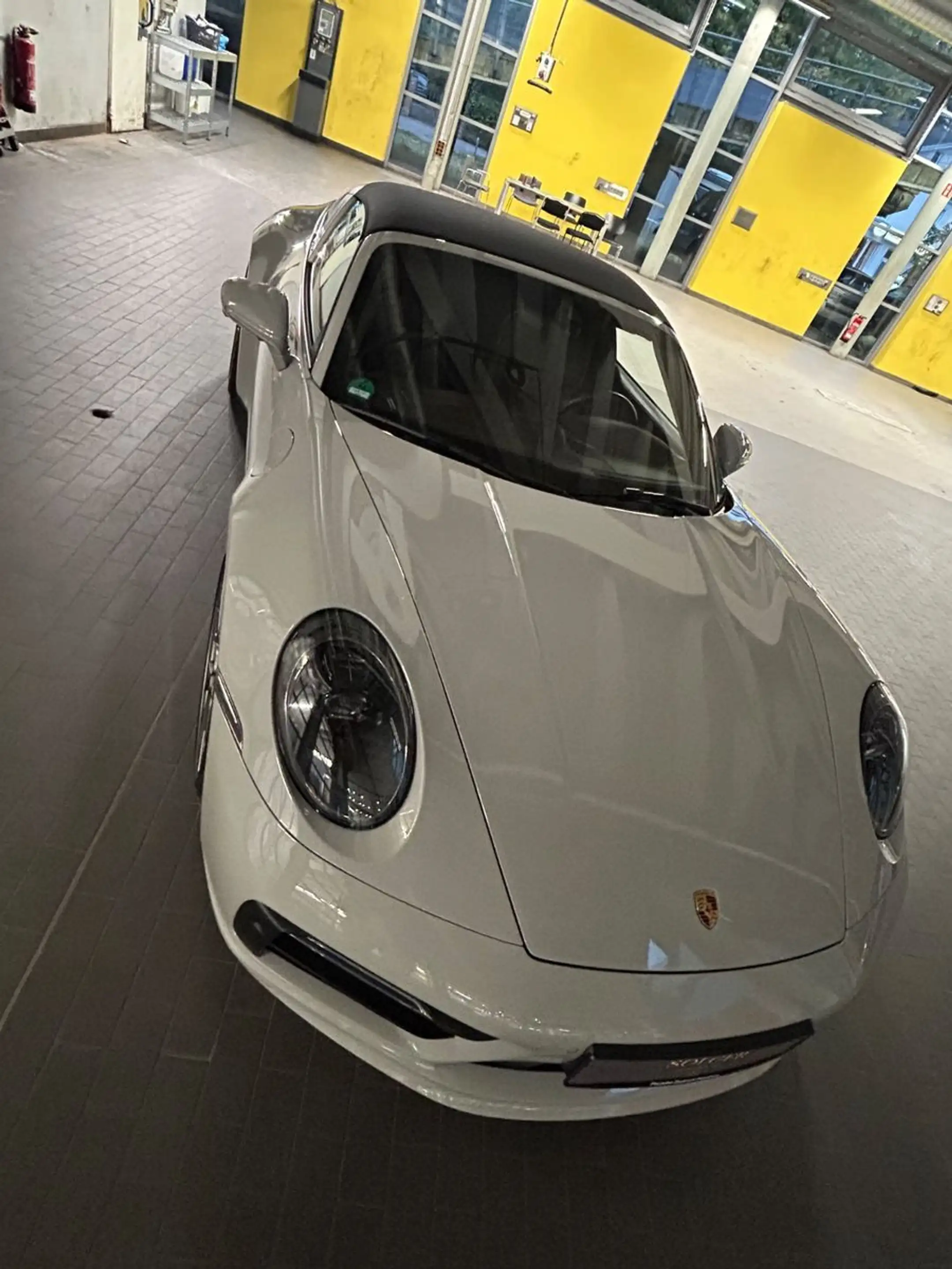 Porsche 992 911 Targa 4s — photo 2