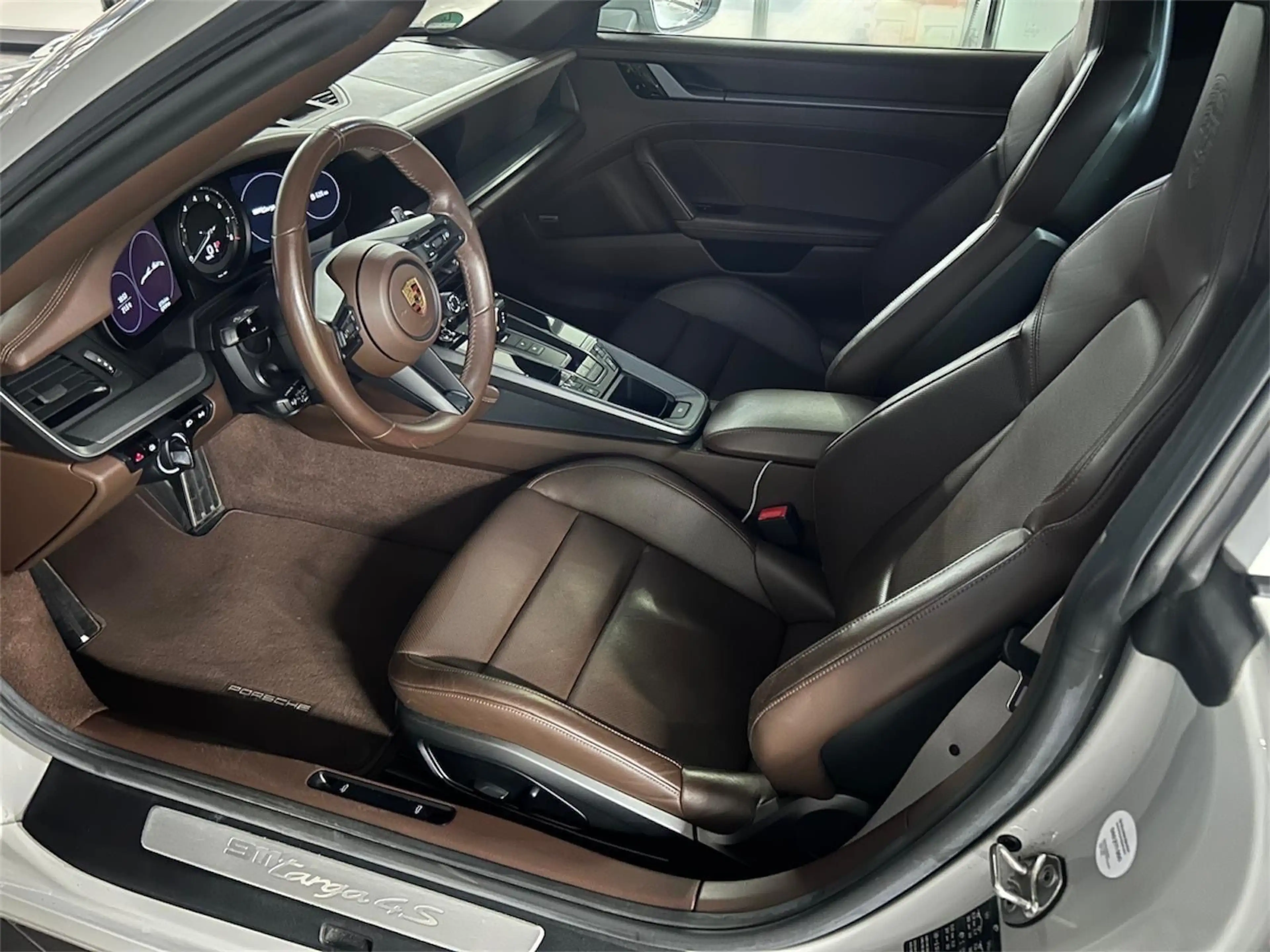 Porsche 992 911 Targa 4s — photo 18
