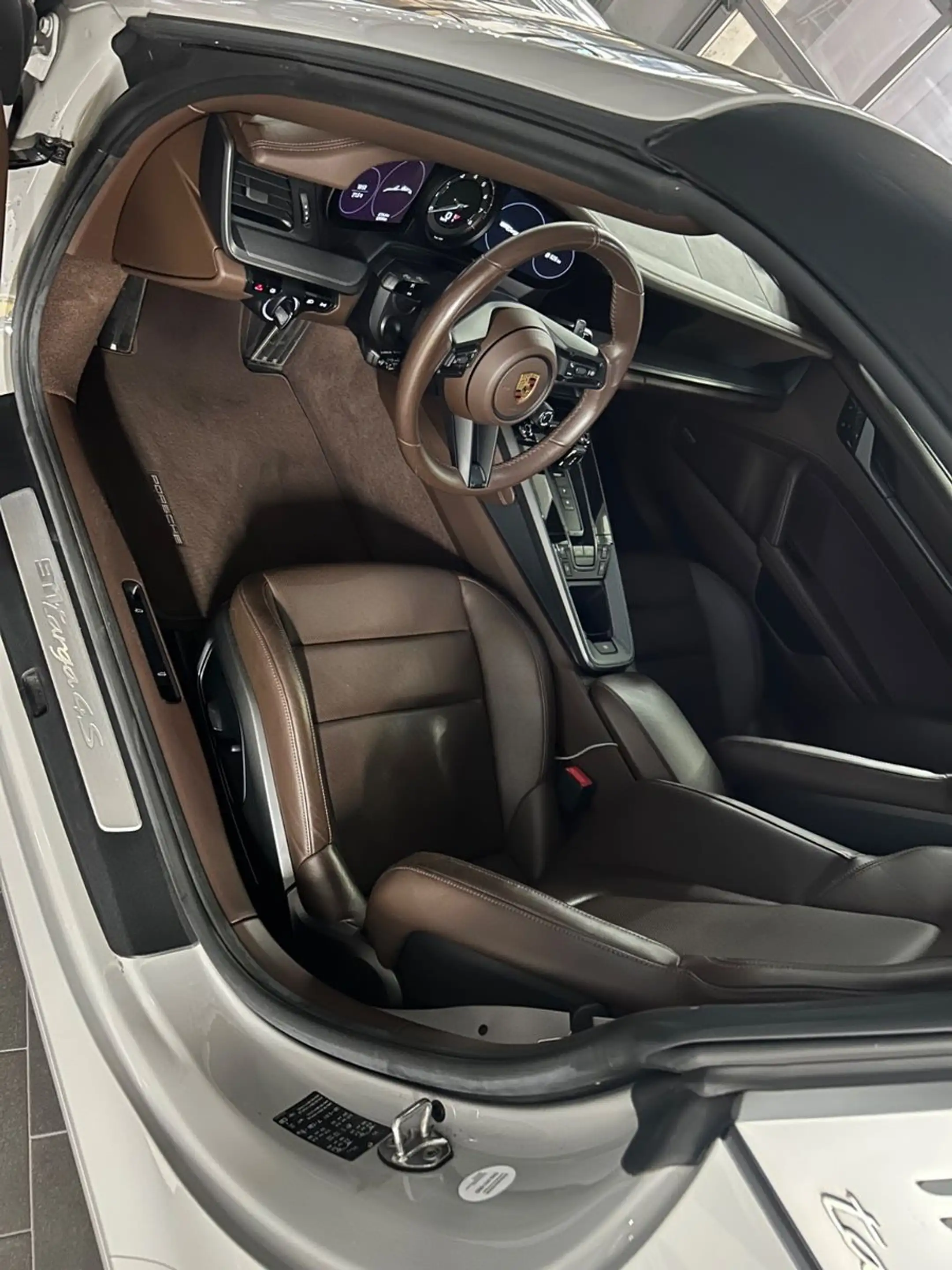 Porsche 992 911 Targa 4s — photo 3