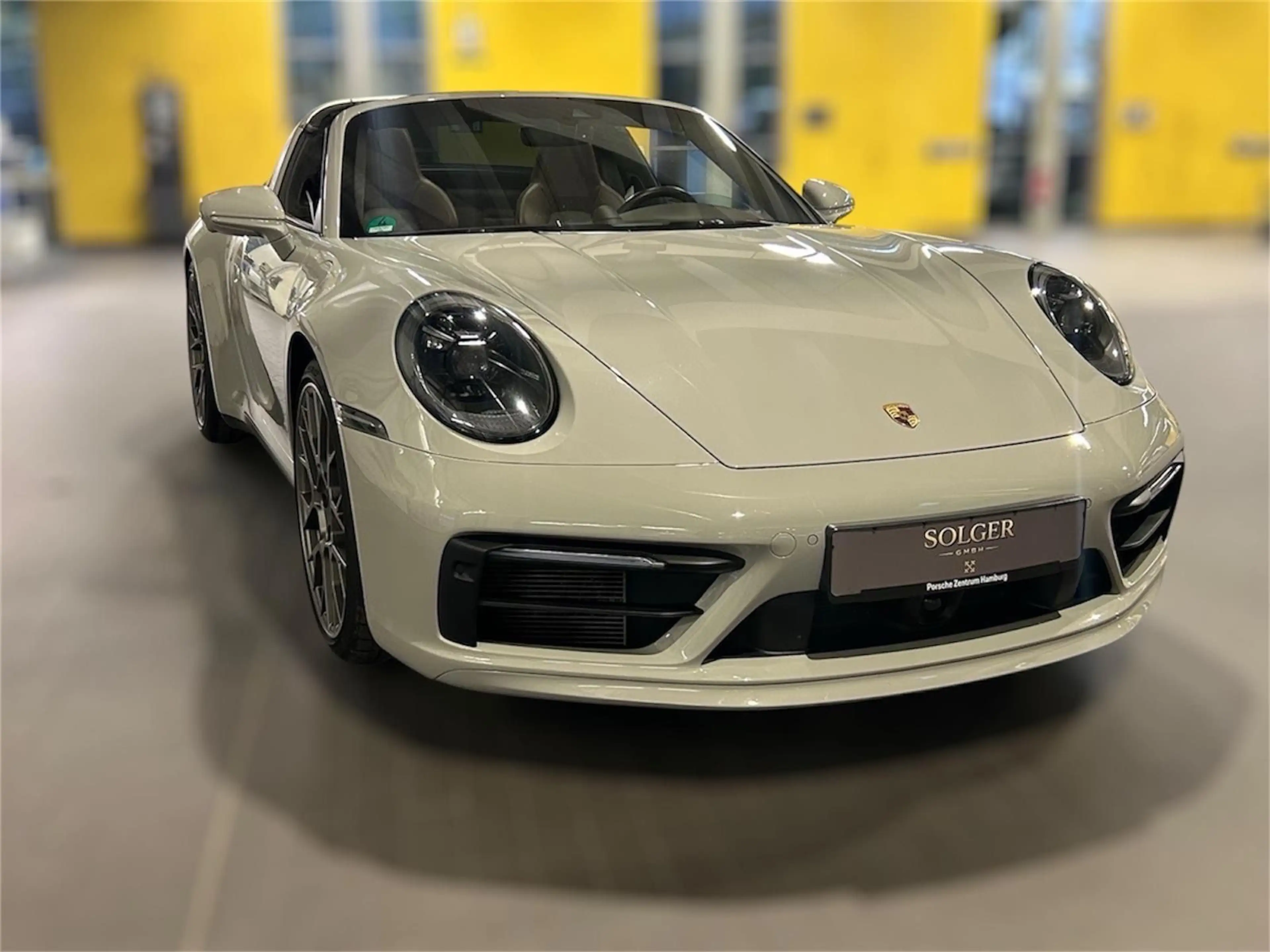 Porsche 992 911 Targa 4s — photo 15