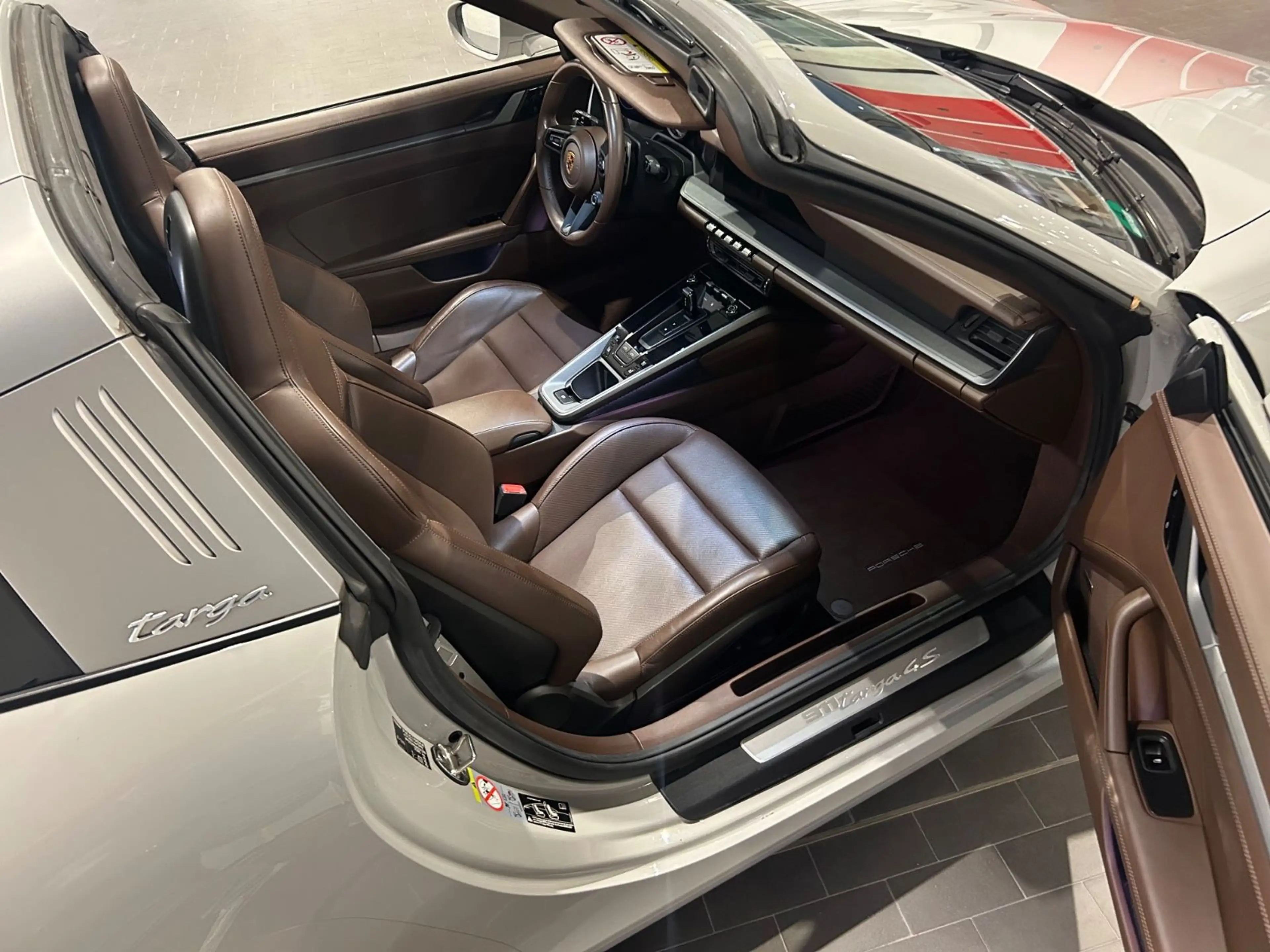 Porsche 992 911 Targa 4s — photo 12