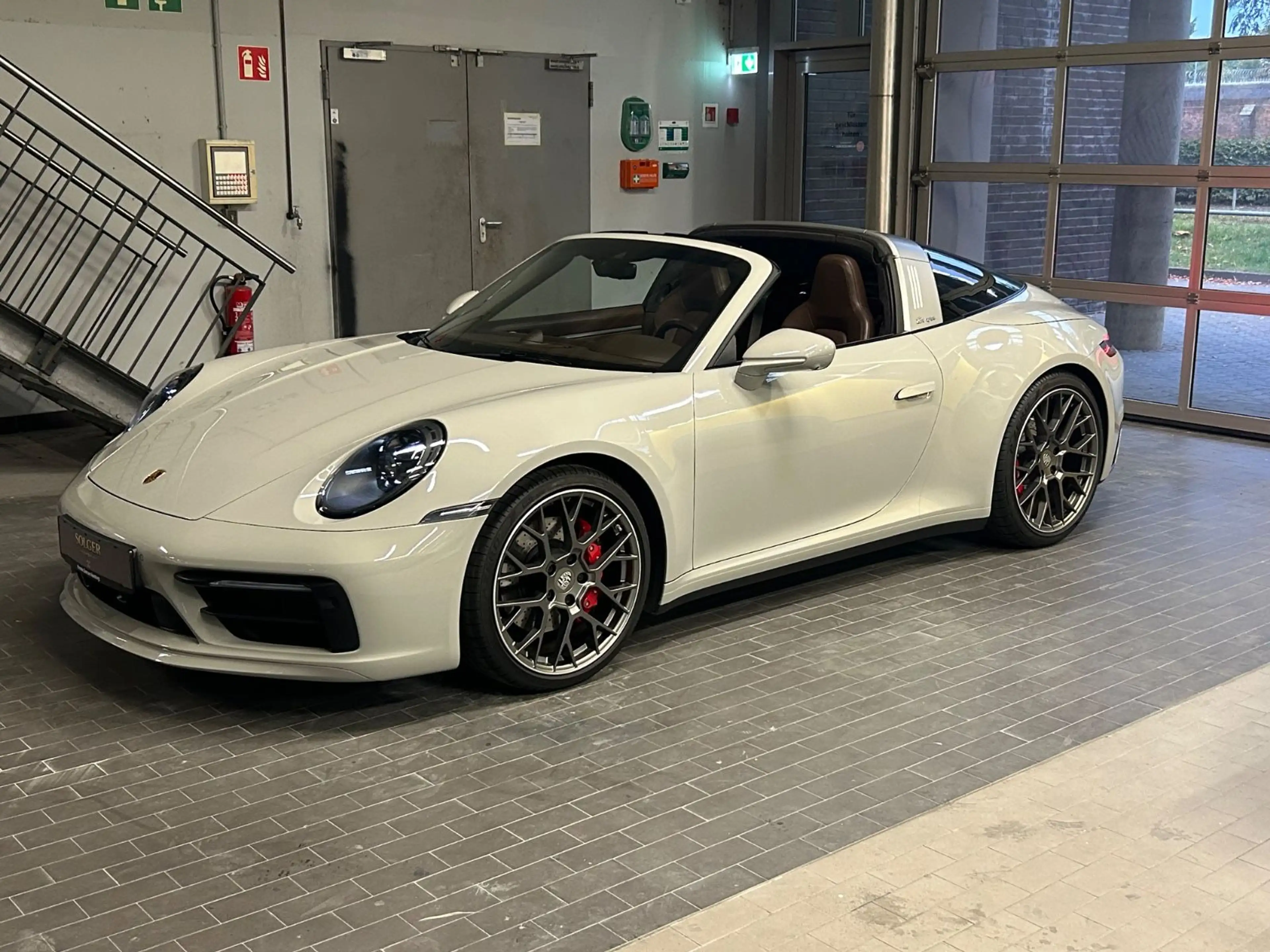 Porsche 992 911 Targa 4s — photo 9