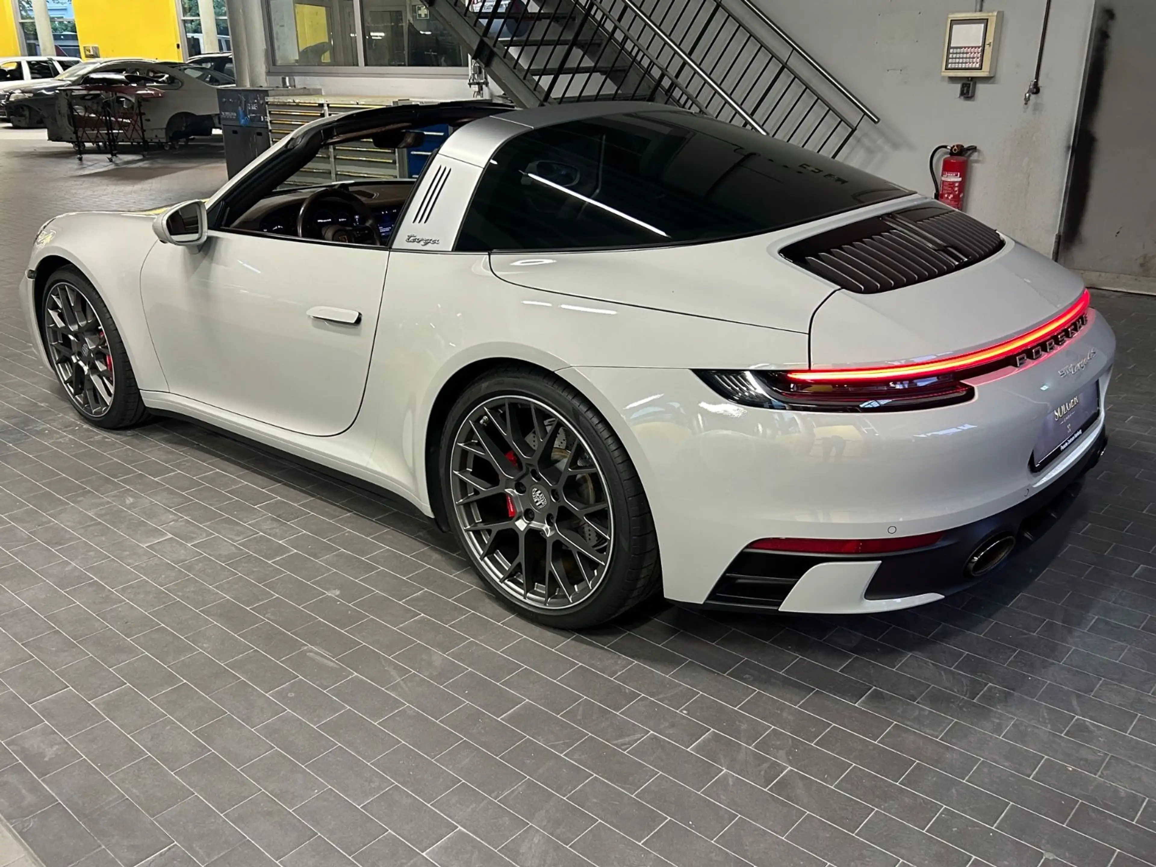 Porsche 992 911 Targa 4s — photo 10