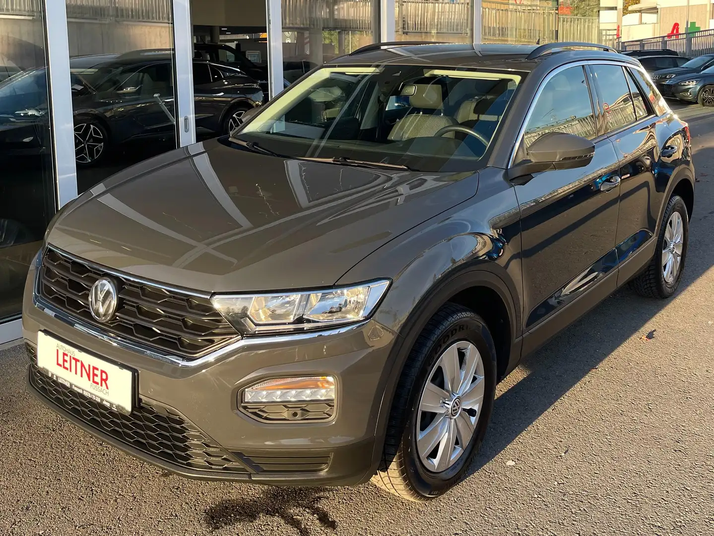 Volkswagen T-Roc Basis Gris - 1