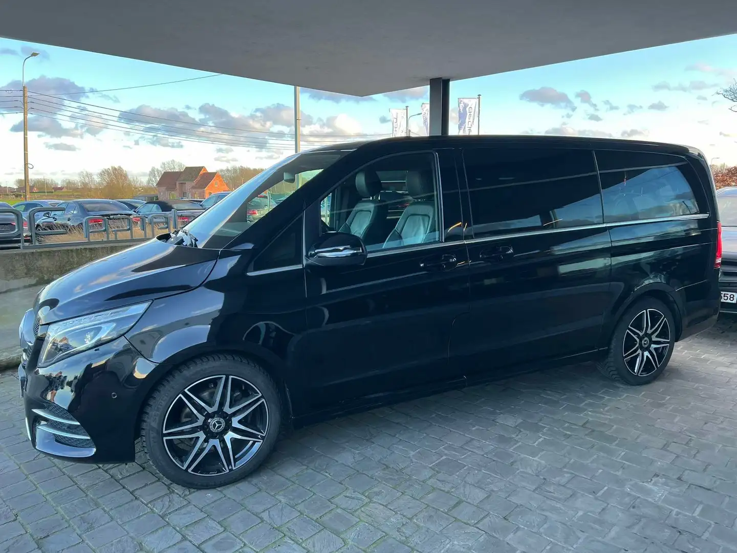 Mercedes-Benz V 300 d AMG Automaat 2020 lichtevracht leder trekhaak Negro - 2