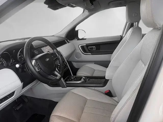 Land Rover Discovery Sport view 7