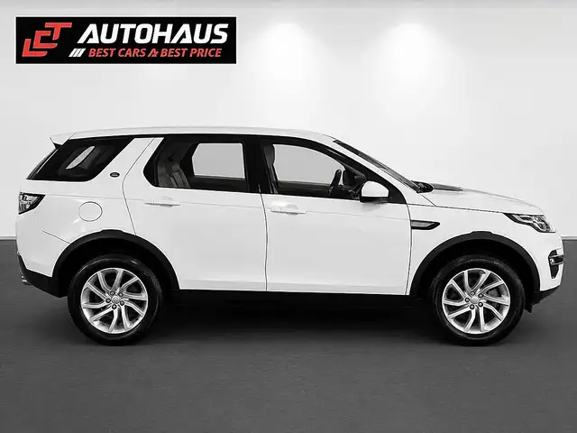 Land Rover Discovery Sport view 5