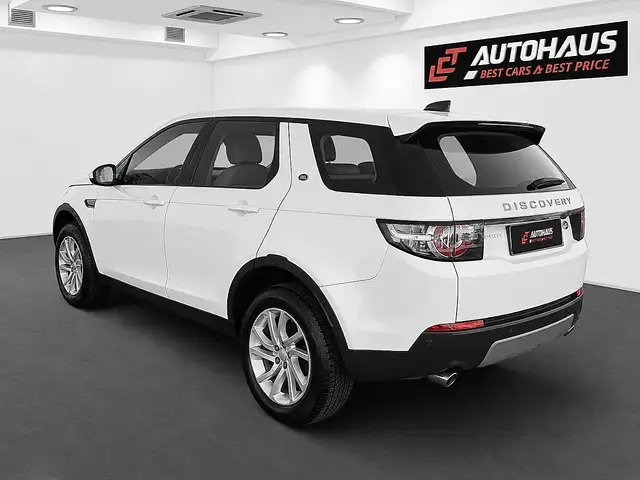 Land Rover Discovery Sport view 3