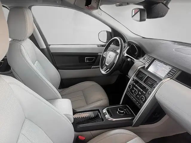 Land Rover Discovery Sport view 8