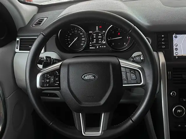 Land Rover Discovery Sport view 11