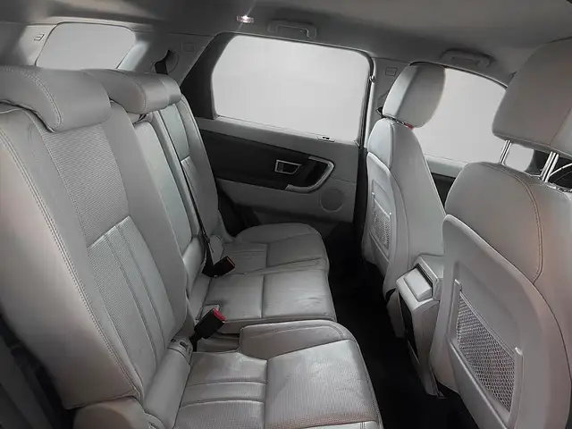 Land Rover Discovery Sport view 12