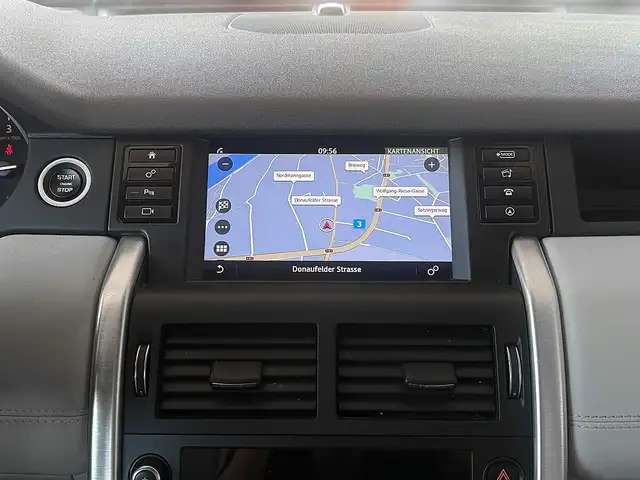 Land Rover Discovery Sport view 15