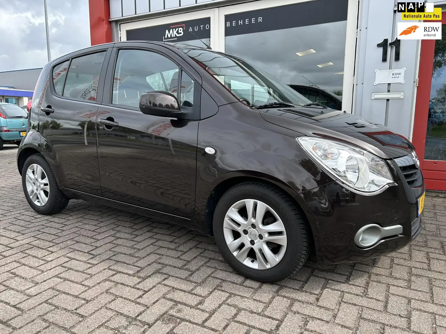 Opel Agila 1.2 Edition Automaat/Airco Bruin - 1