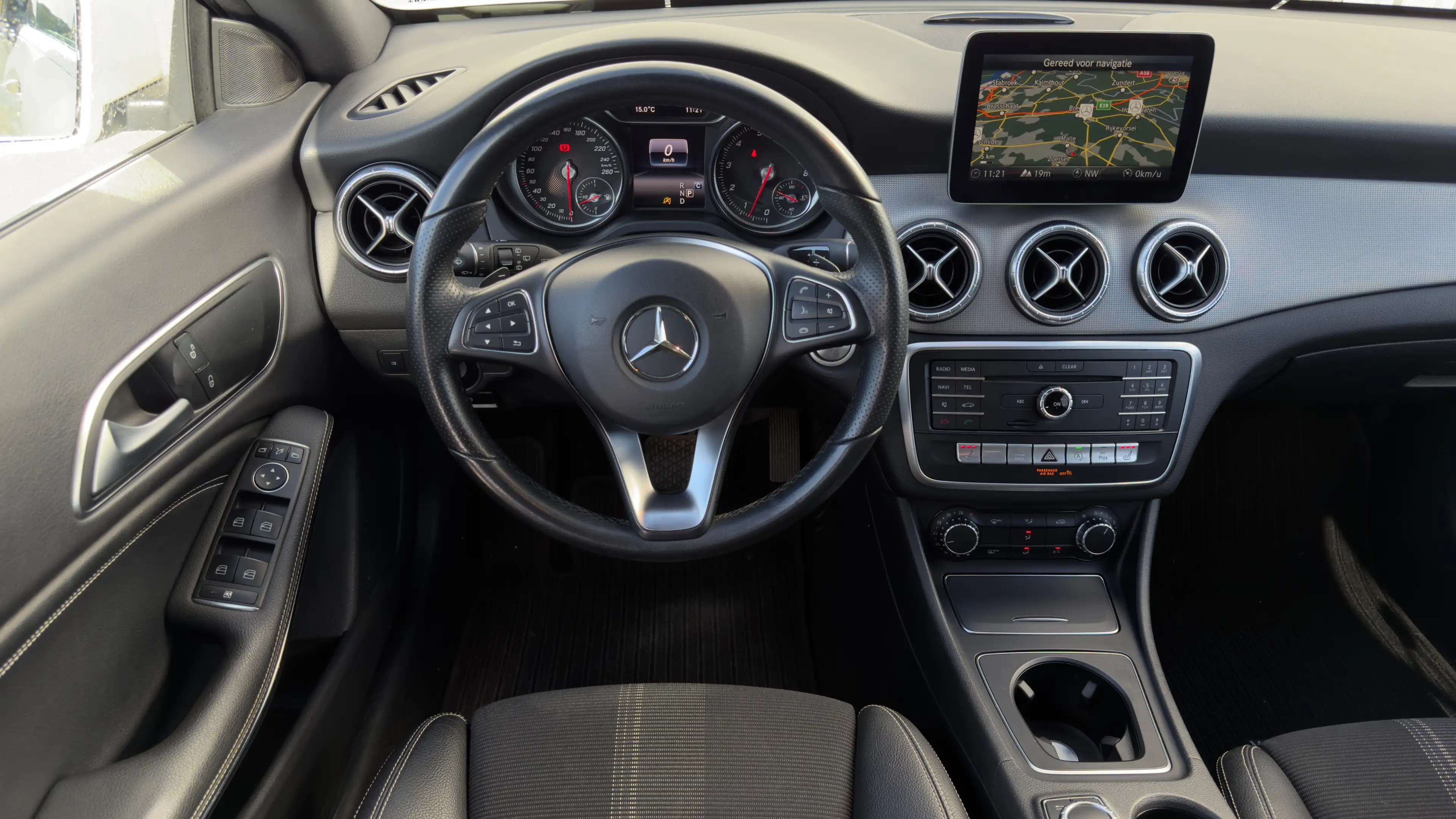 Mercedes-Benz CLA 180 CLA 180 Shooting Brake LED/Leder/Carplay/Camera — photo 9