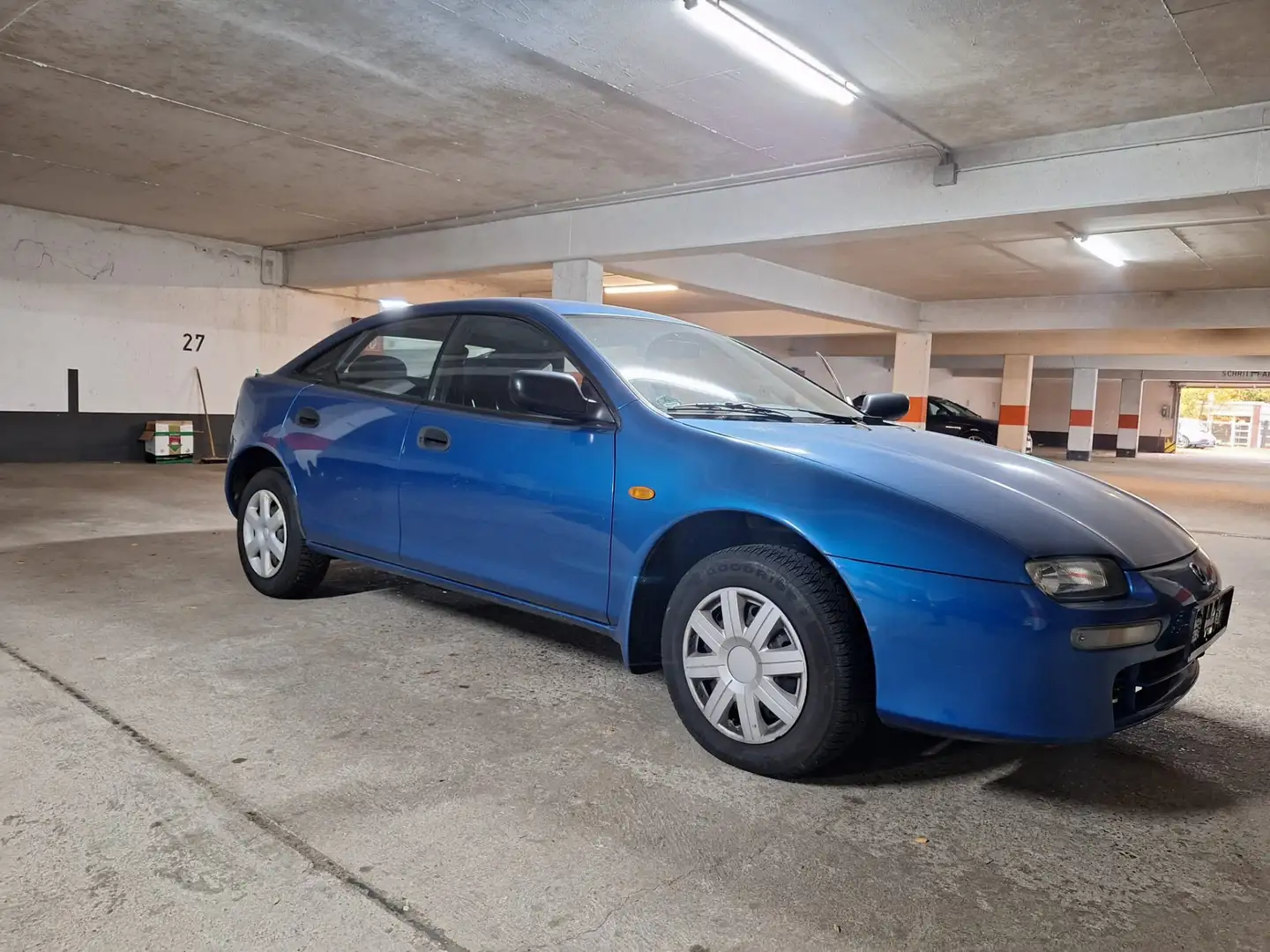 Mazda 323 F 1.5 Comfort - 2