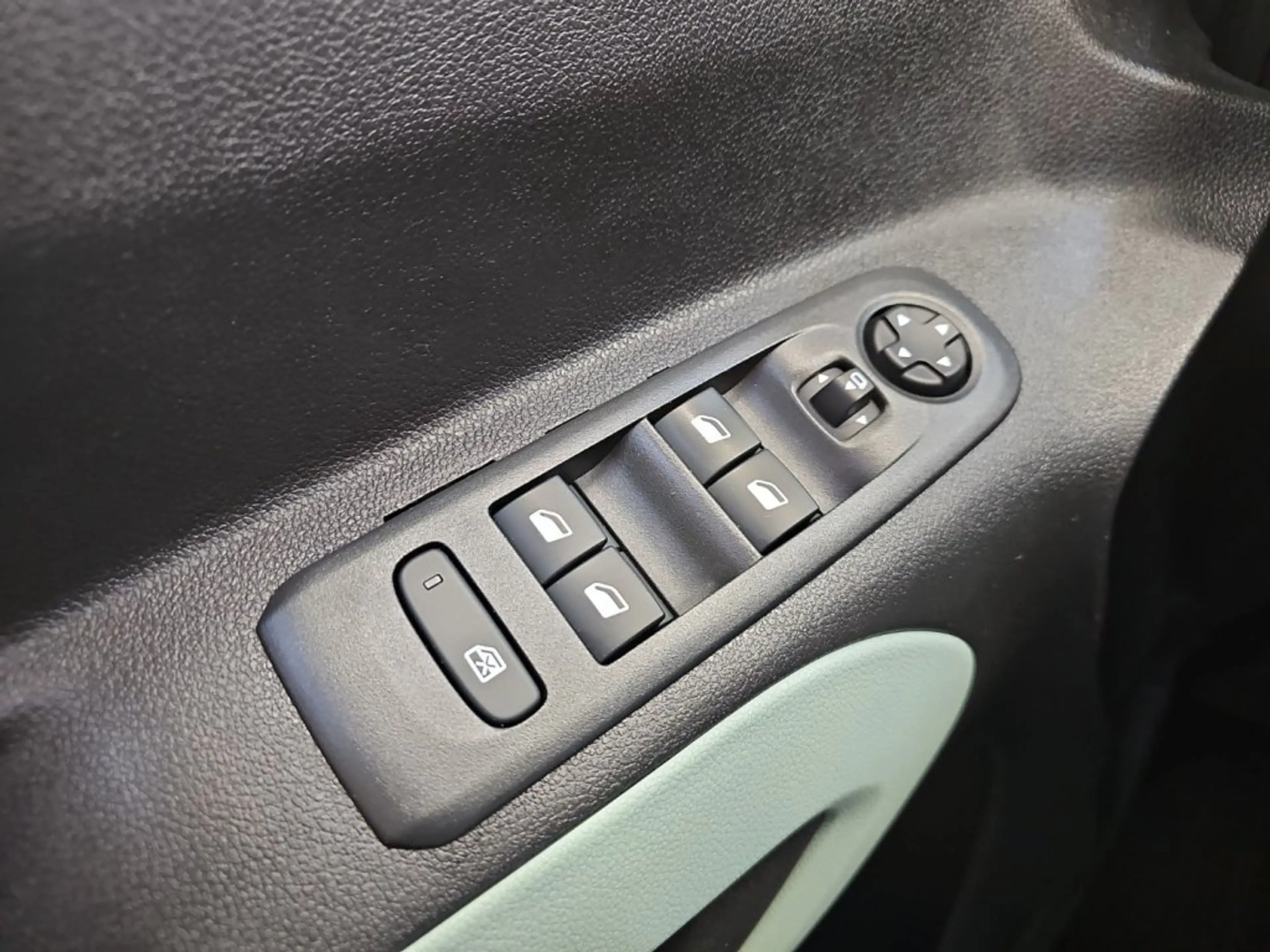 Citroen Berlingo HDI 130 Shine Aut. XL 7 Sitze mit AHK — photo 13