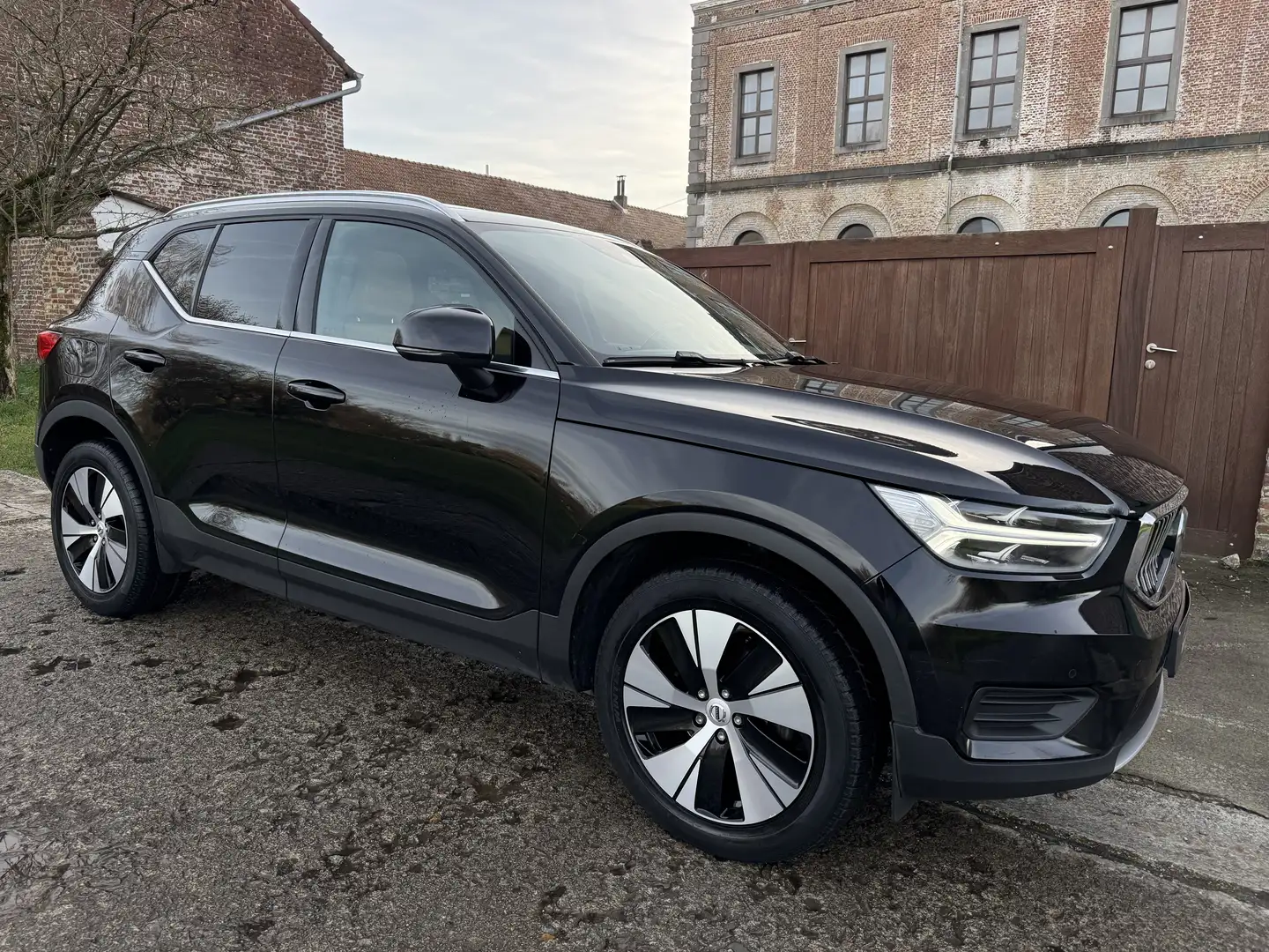 Volvo XC40 D3 Geartronic Inscription *PANO*CUIR* Noir - 1