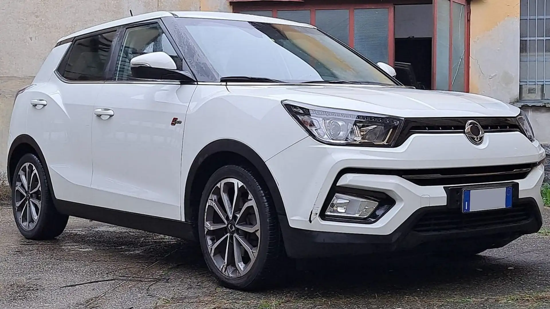 SsangYong Tivoli 1.6D DREAM AWD AUTOMATICO Bianco - 1