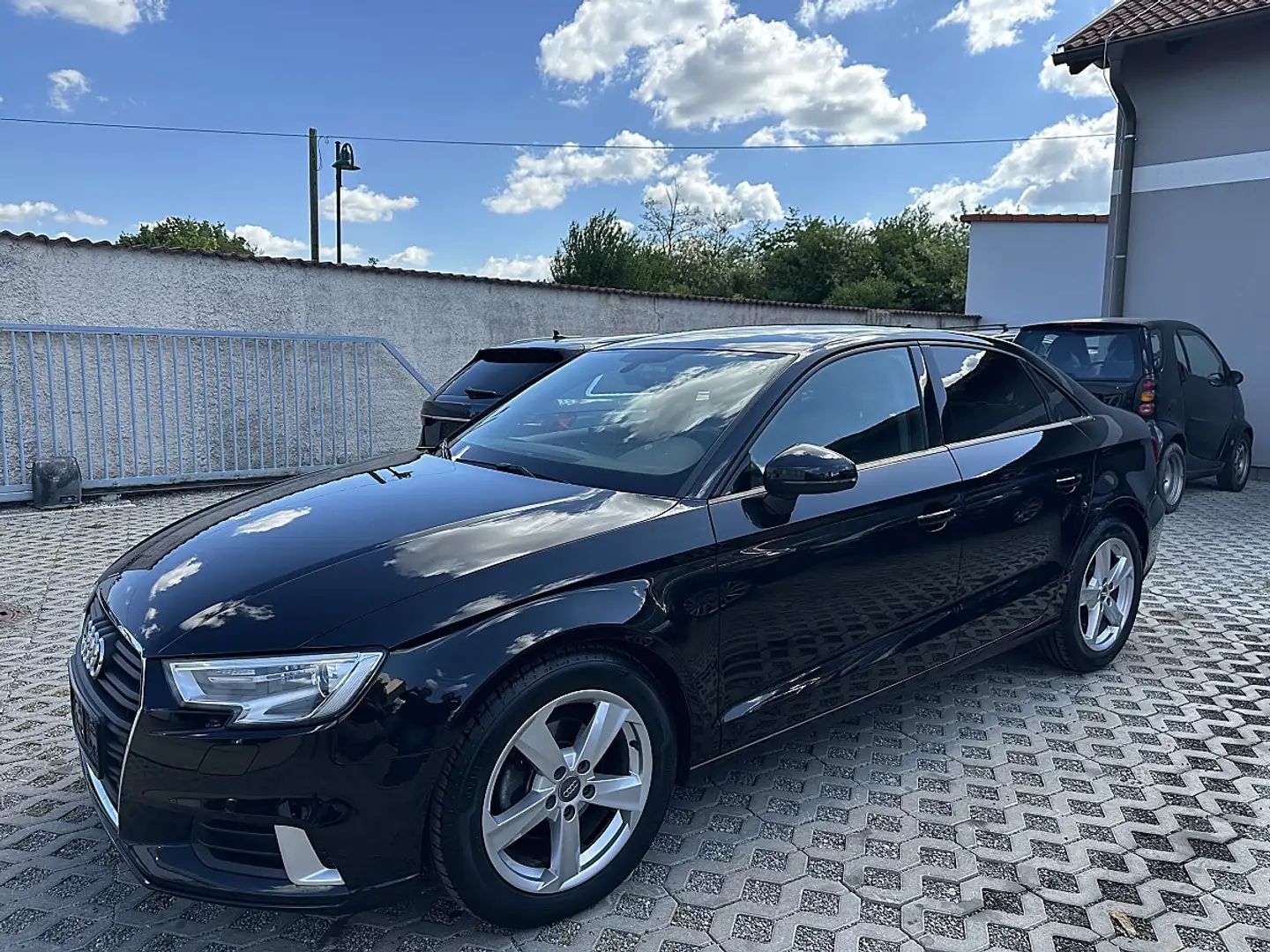 Audi A3 1,6 TDI sport Schwarz - 2