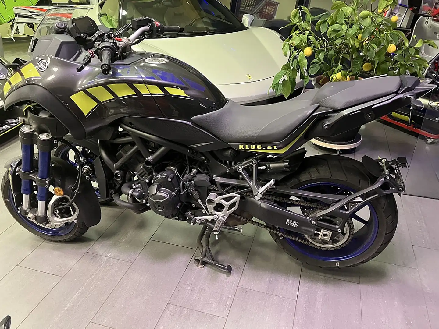 Yamaha Niken Niken 850 - 1