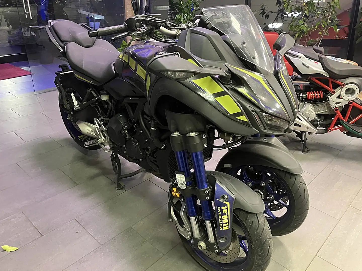 Yamaha Niken Niken 850 - 2
