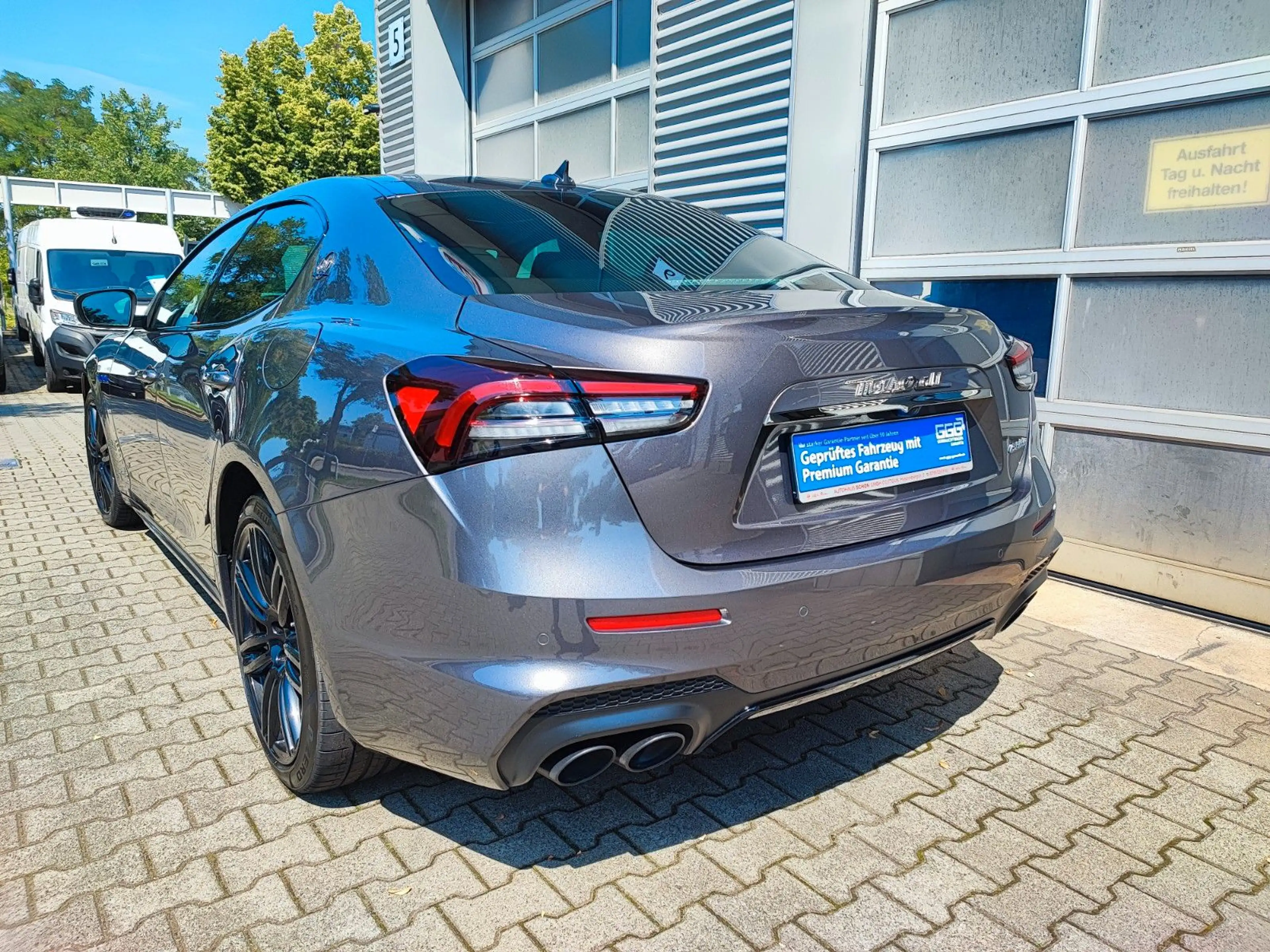 Maserati Ghibli Hybrid 2,0 GranSport Nerissimo Carbon — photo 5