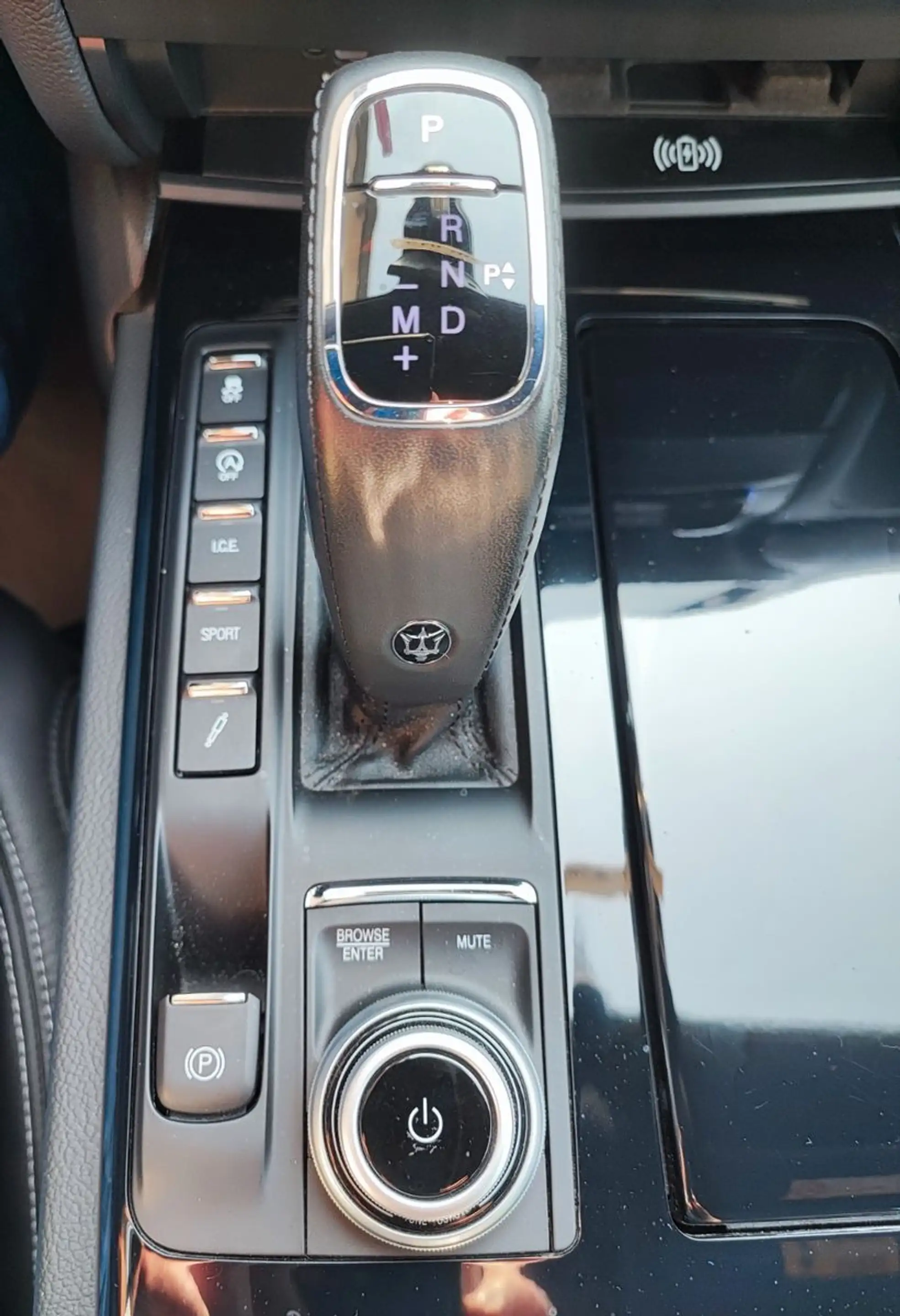 Maserati Ghibli Hybrid 2,0 GranSport Nerissimo Carbon — photo 13