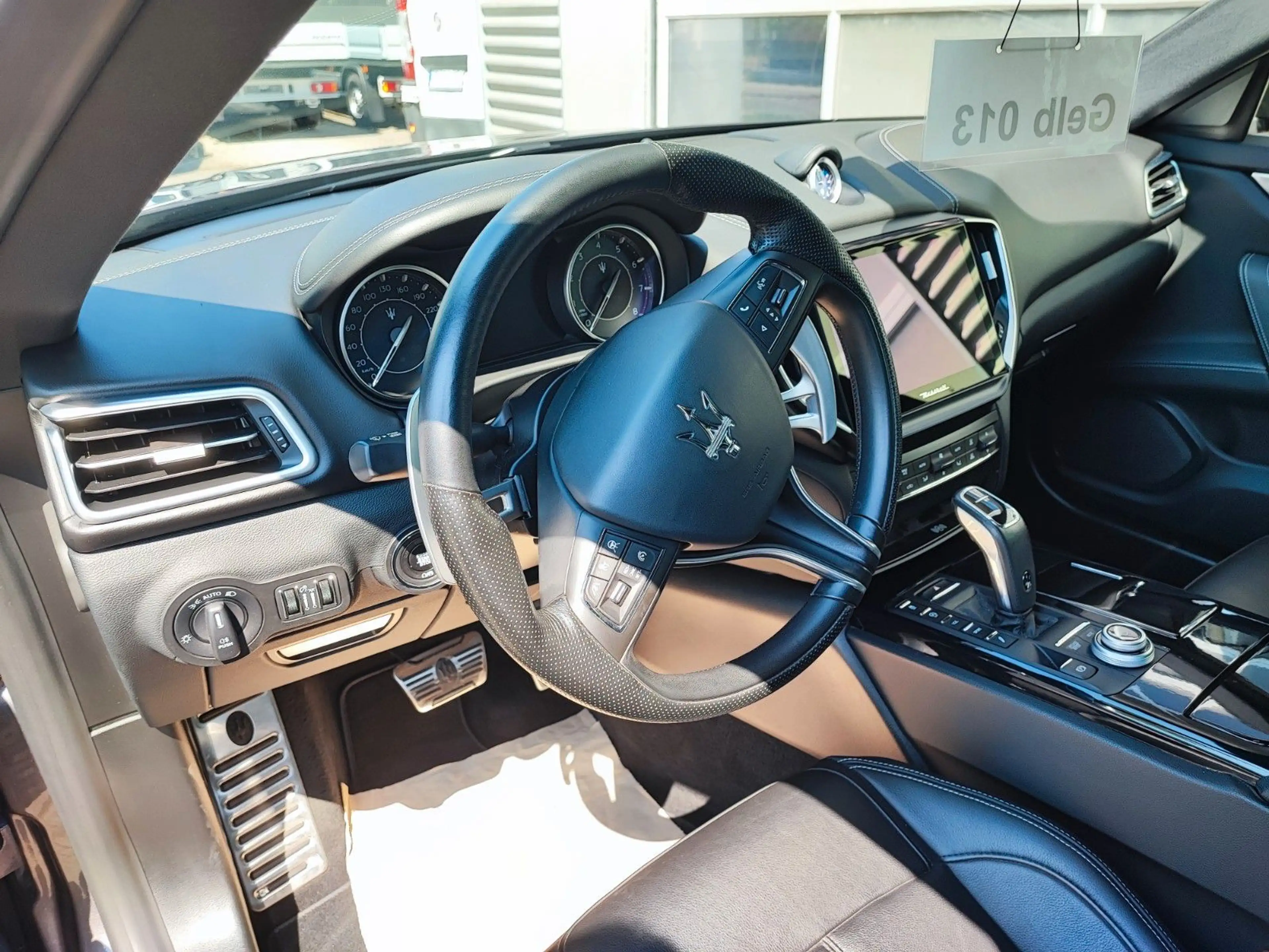 Maserati Ghibli Hybrid 2,0 GranSport Nerissimo Carbon — photo 10
