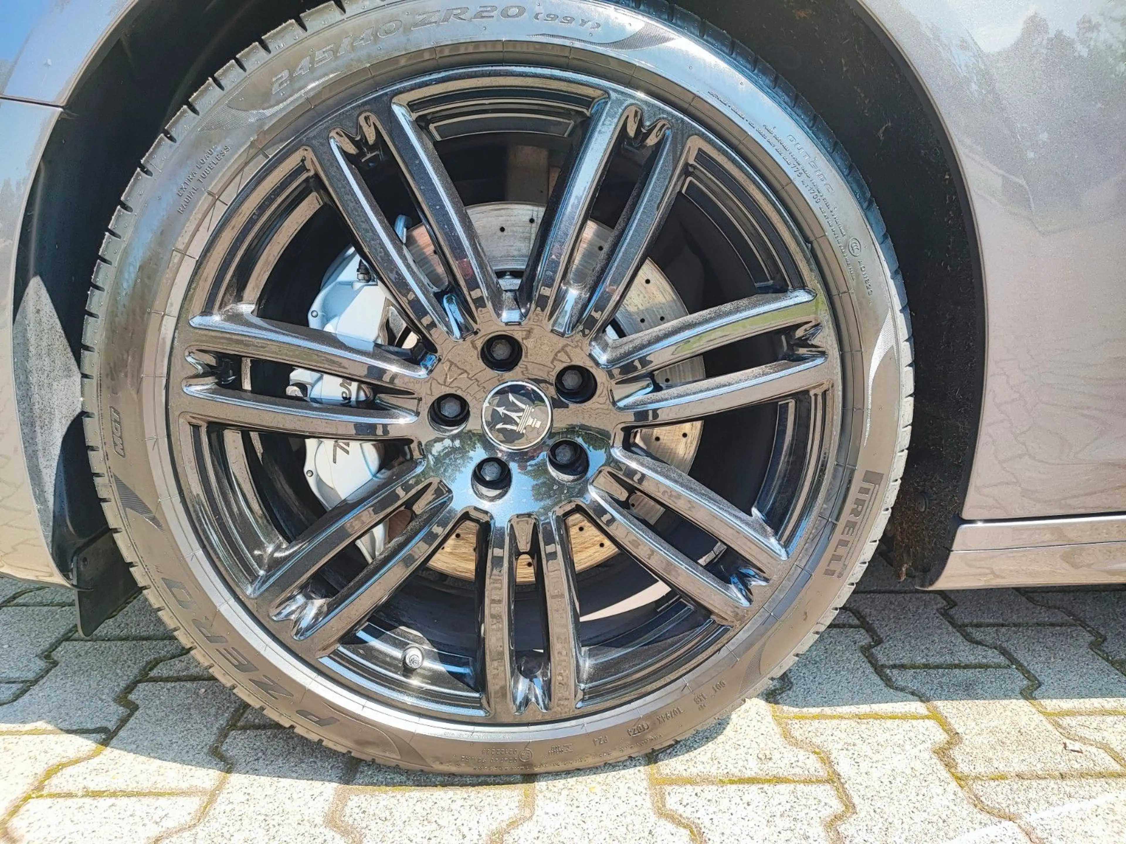 Maserati Ghibli Hybrid 2,0 GranSport Nerissimo Carbon — photo 4