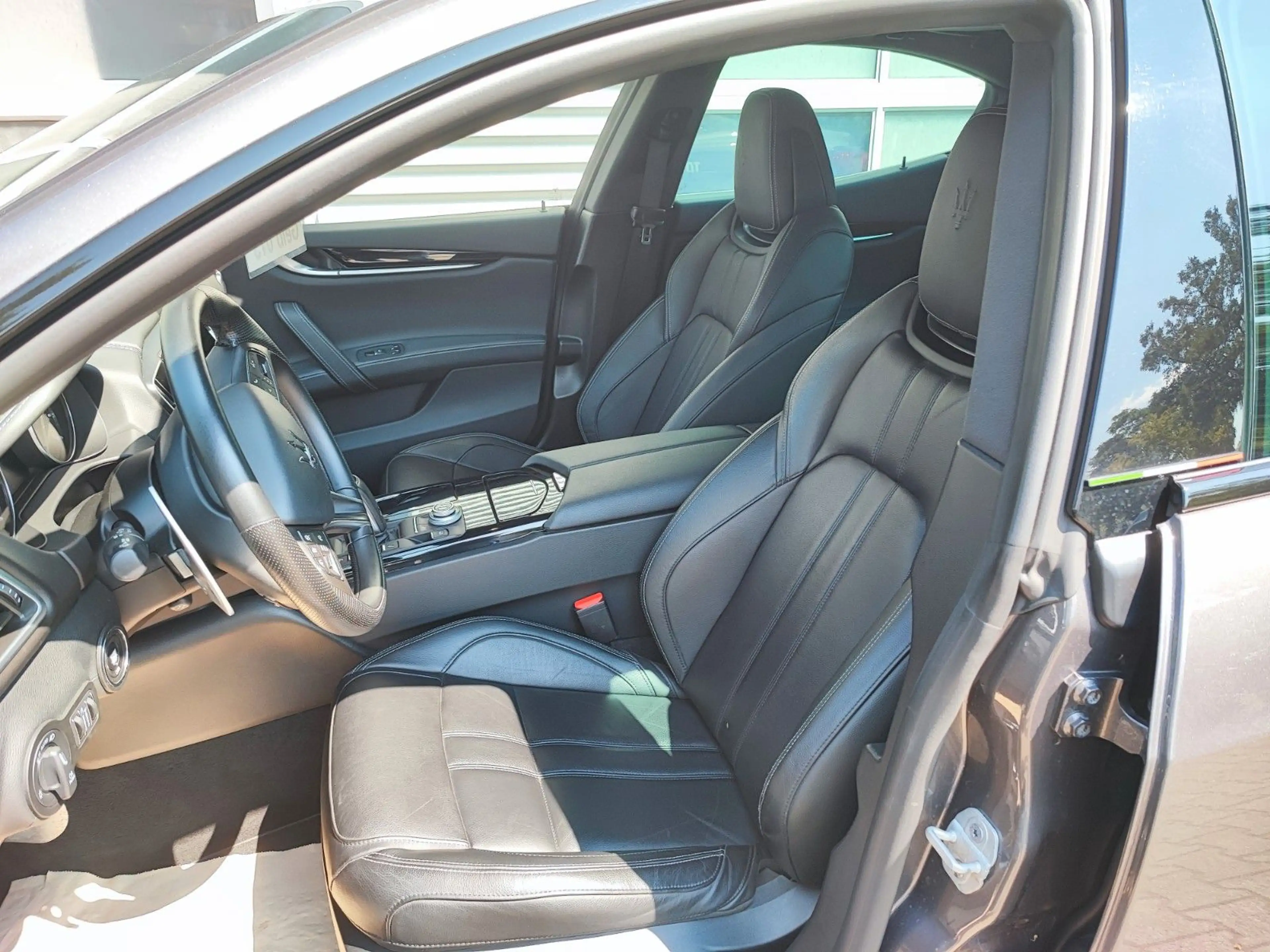 Maserati Ghibli Hybrid 2,0 GranSport Nerissimo Carbon — photo 7