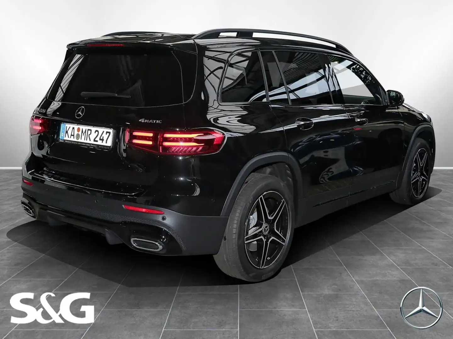 Mercedes-Benz GLB 220 4M AMG MBUX+360°+Pano+AHK+M-LED+Pano+19" Černá - 2