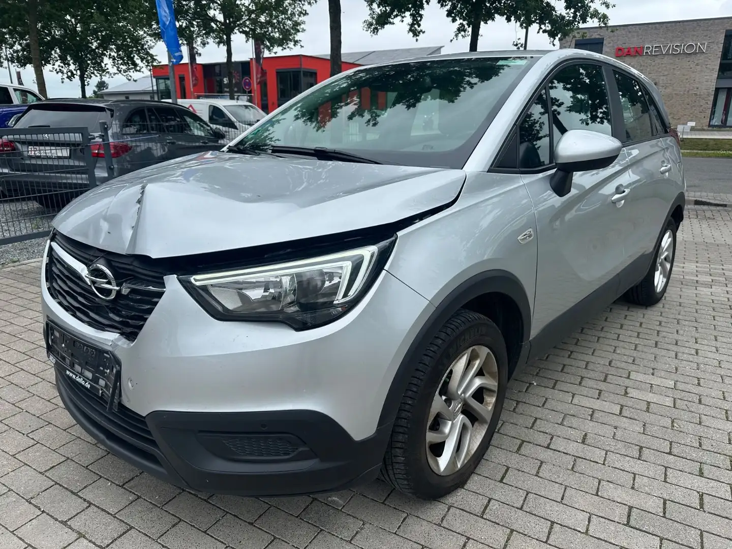 Opel Crossland Edition 1.2 TV Klima Temp Sitzhzng Plateado - 1