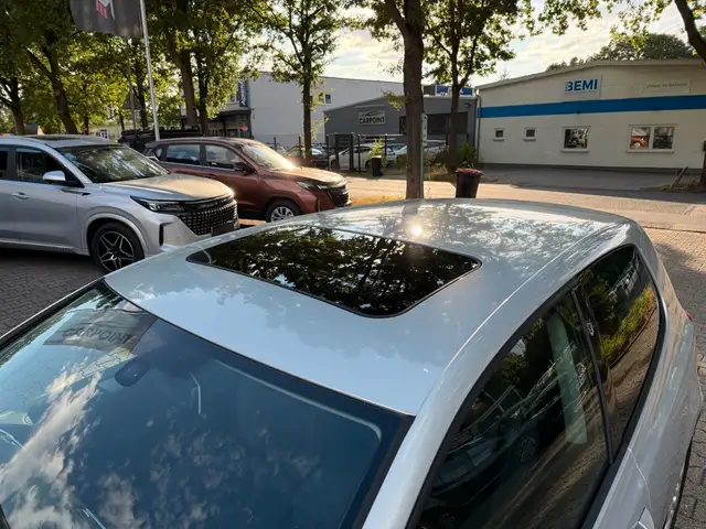 Volkswagen Golf view 13