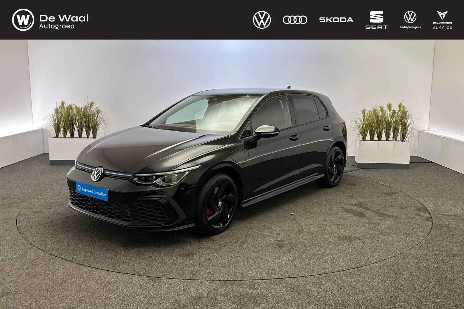 Volkswagen Golf GTE 1.4 245pk DSG eHybrid | Stoelverwarming, Navigatie Zwart - 1