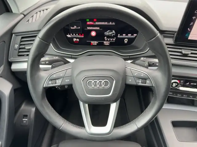 Audi Q5 view 10