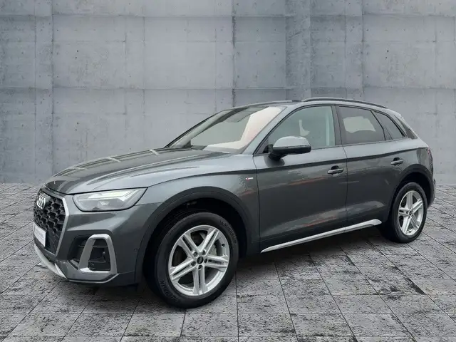 Audi Q5 view 2