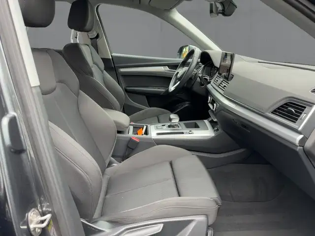 Audi Q5 view 12