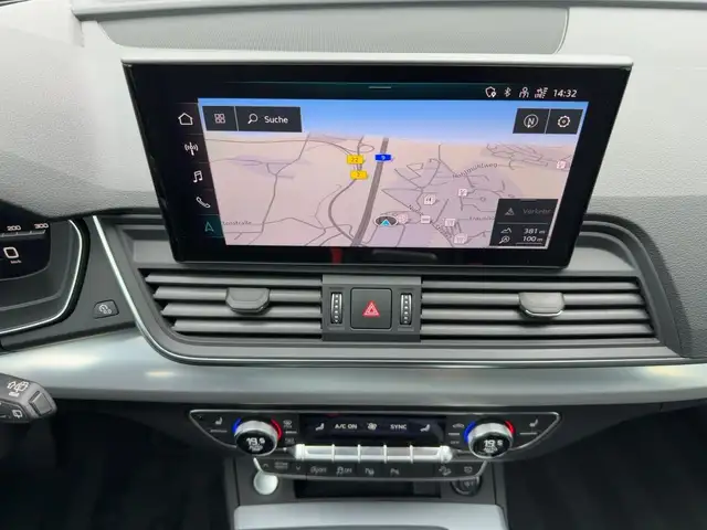 Audi Q5 view 11