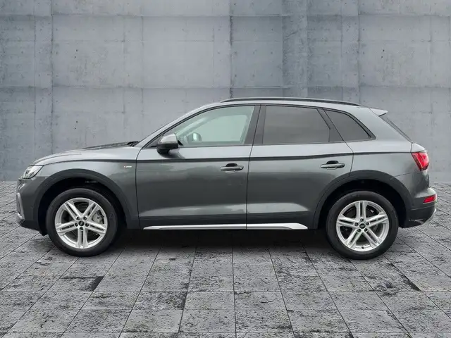 Audi Q5 view 4