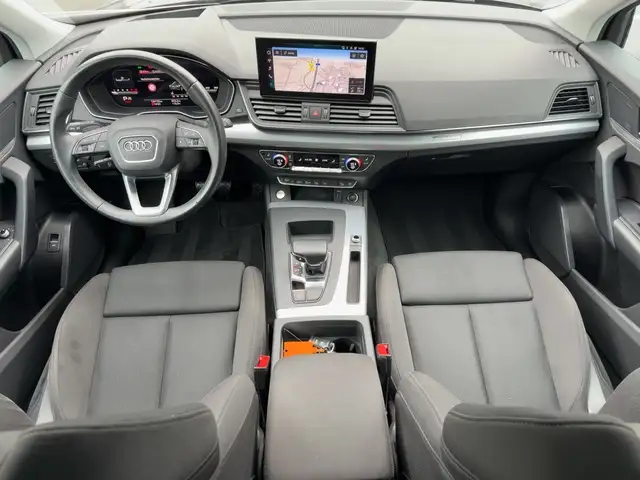 Audi Q5 view 9