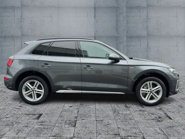 Audi Q5 view 7