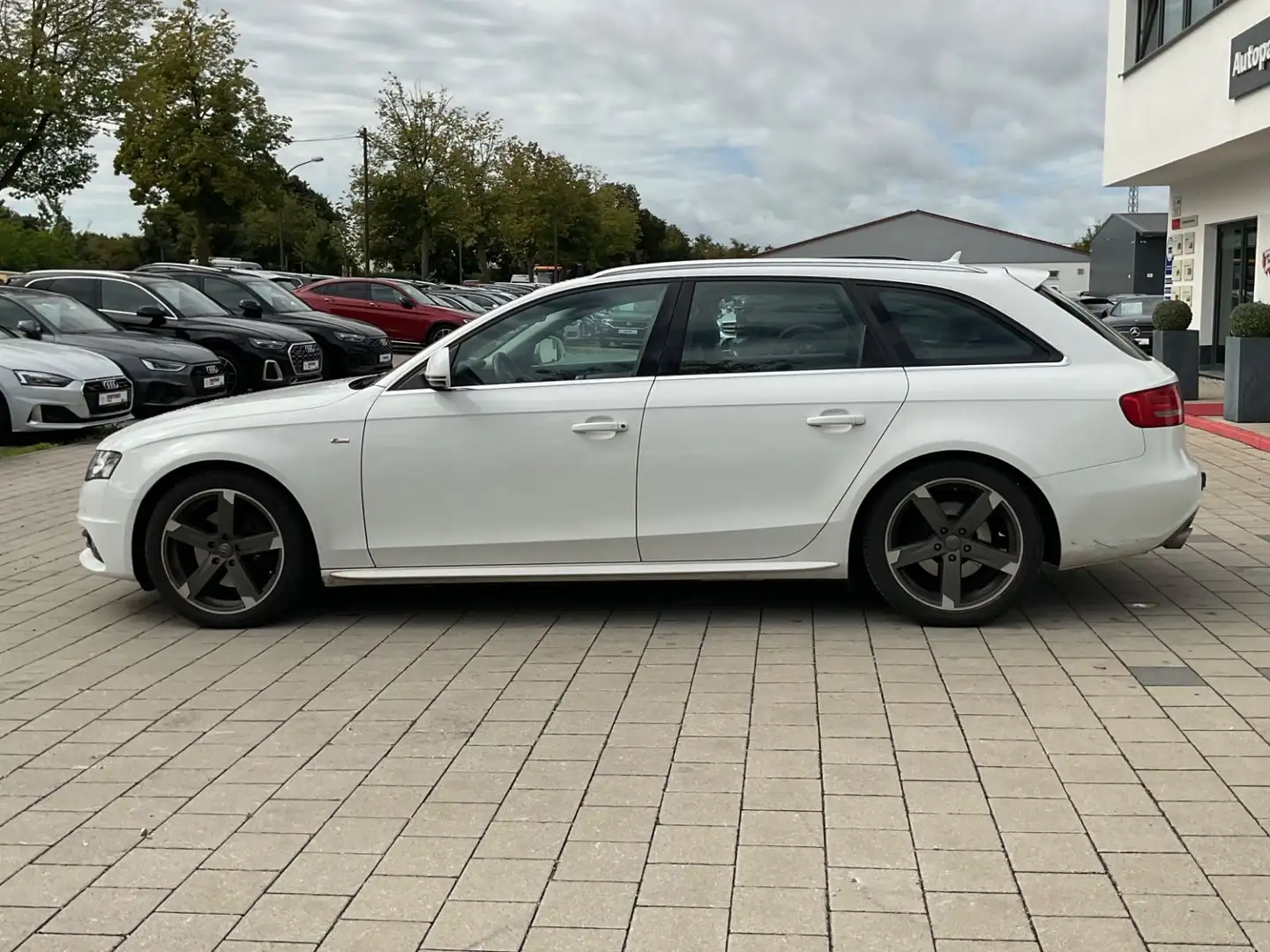 Audi A4 Avant quattro S-Line AHK MEMORY PDC SHZ Weiß - 2